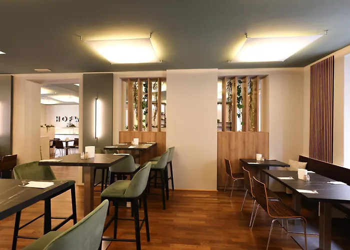 Altstadt Hofwirt Hotel