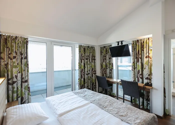 Hotel Altstadt Hofwirt 3*