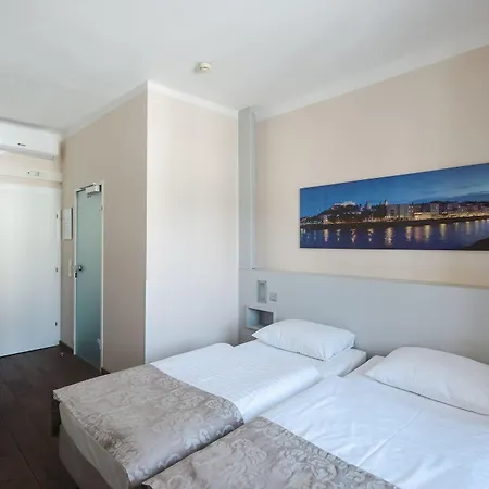 Hotel Altstadt Hofwirt 3*