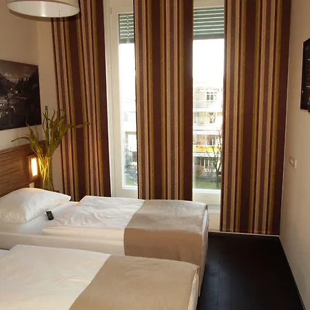 アルシュタッド ホフヴィルト ホテル 3*