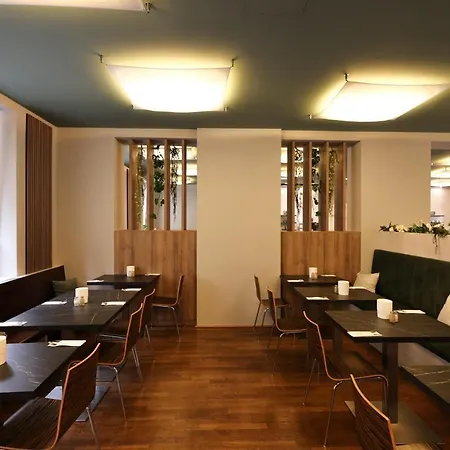 Hotel Altstadt Hofwirt 3*