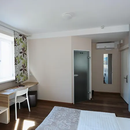 Altstadt Hofwirt Hotel