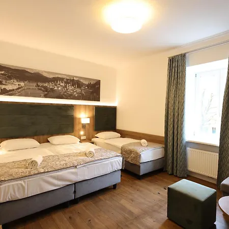 Hotel Altstadt Hofwirt 3*