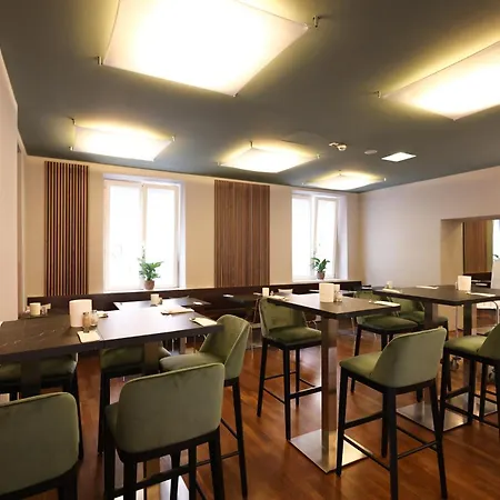 Hotel Altstadt Hofwirt 3*