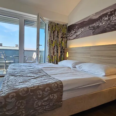 Hotel Altstadt Hofwirt 3*