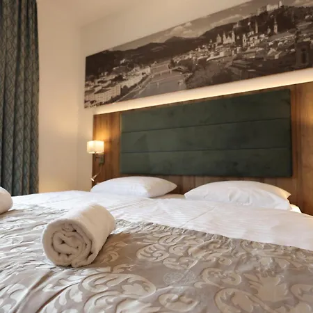 Hotel Altstadt Hofwirt 3*