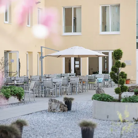 Hotel Altstadt Hofwirt 3*