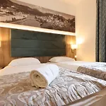 Altstadt Hofwirt מלון 3*